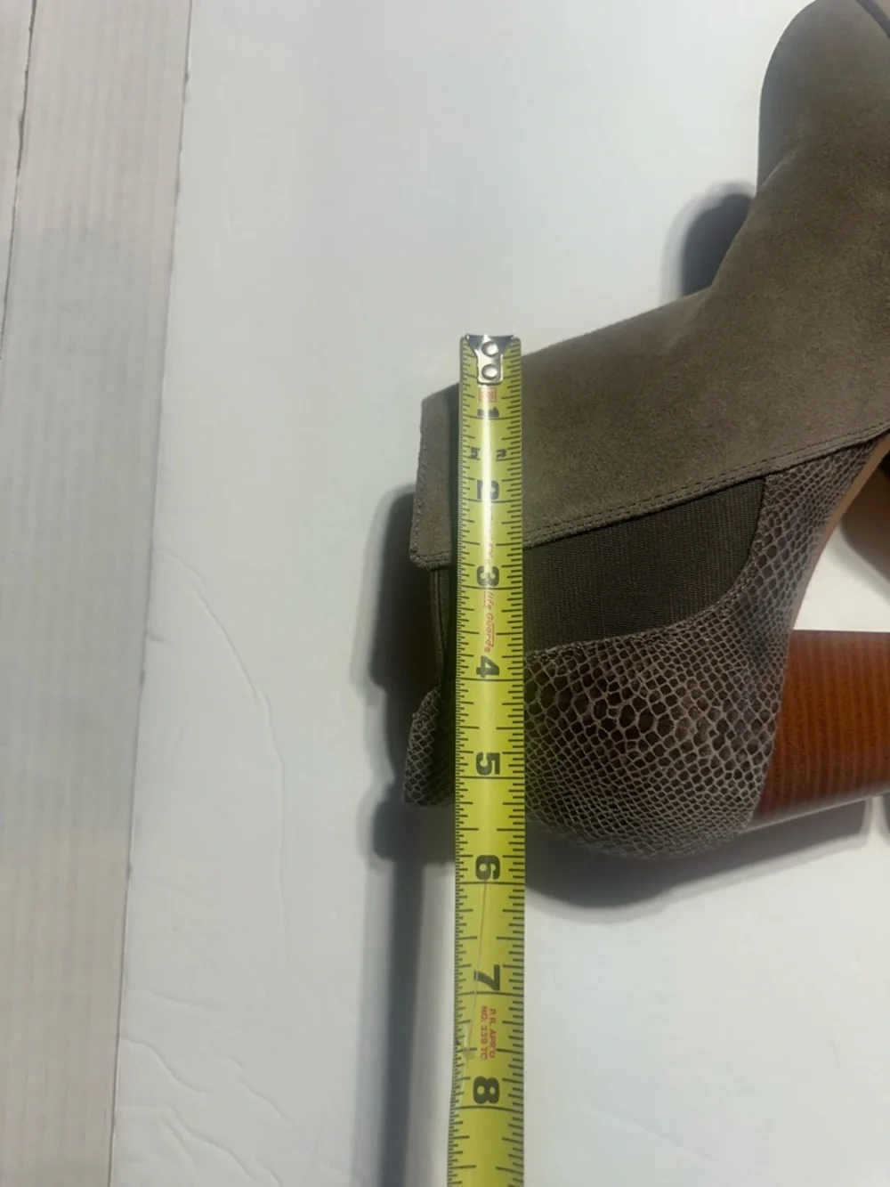 Vionic Anne suede upper tan snake print booties w block heel side zipper sz 10 - Picture 5 of 9